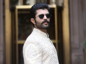 విజయ్ దేవరకొండ కారుకు ప్రమాదం